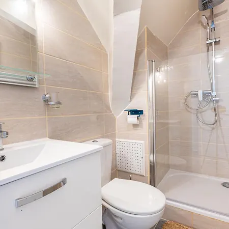 Guestready - Top-floor With Roof Views דירה